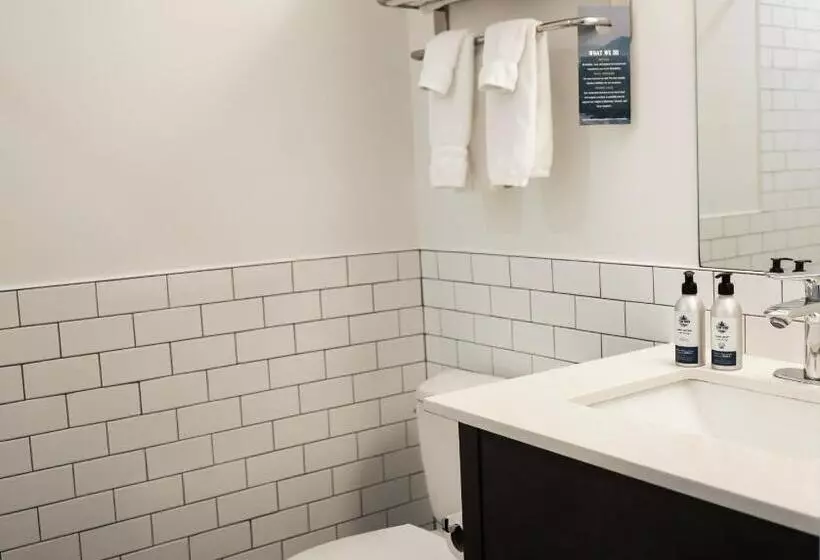 سوییت, Tofino Resort + Marina