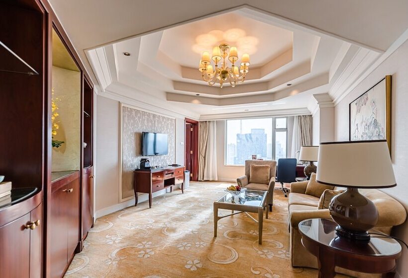 Suite Executive, Shangri La Wuhan,close To The Mixc With Three Subway Lines