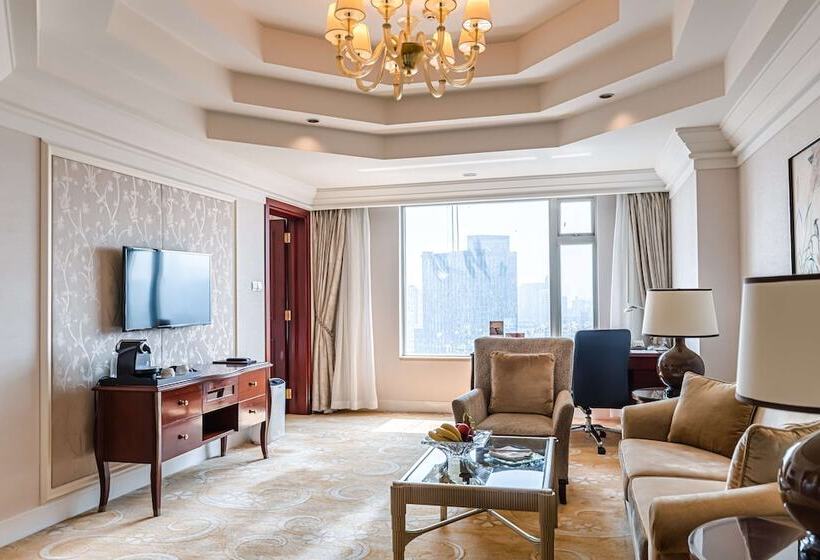 Suite Executive, Shangri La Wuhan,close To The Mixc With Three Subway Lines