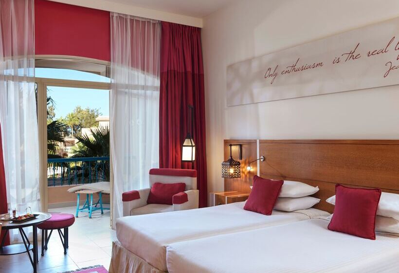 چشمانداز استخر اتاق کلوب, Club Paradisio El Gouna Red Sea