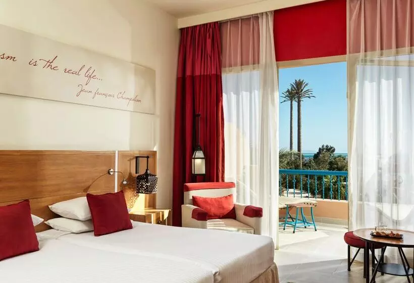 چشم‌انداز استخر اتاق کلوب, Club Paradisio El Gouna Red Sea