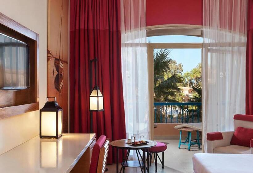 چشمانداز استخر اتاق کلوب, Club Paradisio El Gouna Red Sea