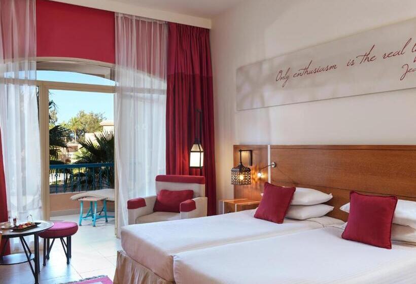 چشمانداز استخر اتاق کلوب, Club Paradisio El Gouna Red Sea