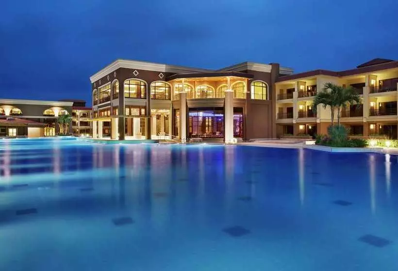 اتاق استاندارد با تخت بزرگ, Hilton Cairo Heliopolis