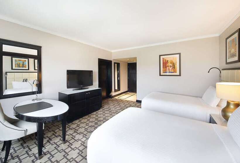 اتاق استاندارد با چشمانداز استخر, Hilton Cairo Heliopolis