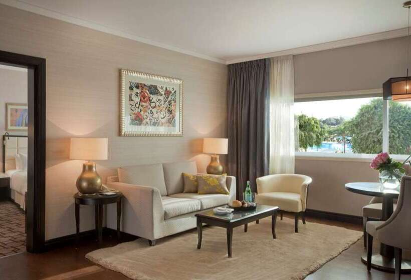 سوییت با چشمانداز استخر, Hilton Cairo Heliopolis