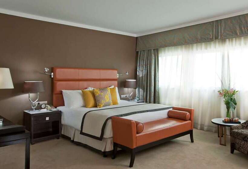 سوییت با چشم‌انداز استخر, Hilton Cairo Heliopolis