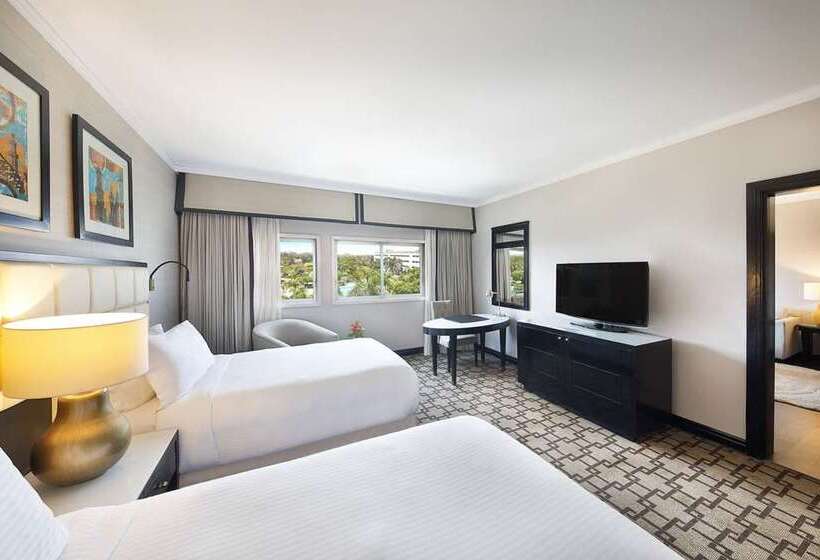 سوییت با چشمانداز استخر, Hilton Cairo Heliopolis