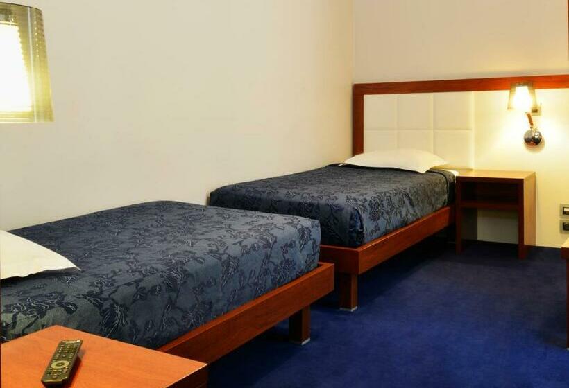 Camera Quadrupla Standard, Ambassadeur