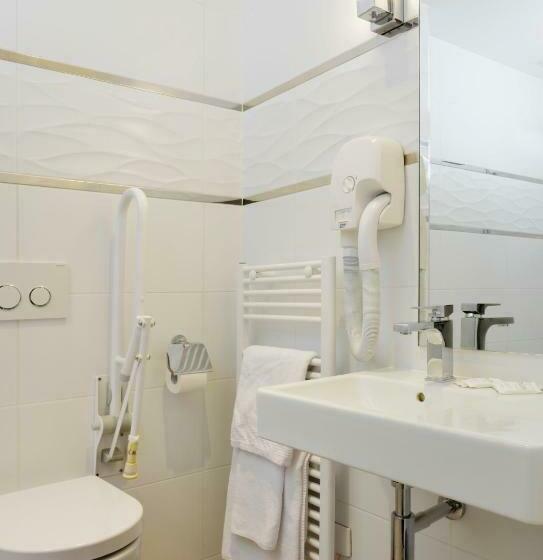 Camera Quadrupla Standard, Ambassadeur