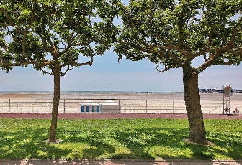 جناح جونيور مطلّ علي البحر, Mercure La Baule Majestic