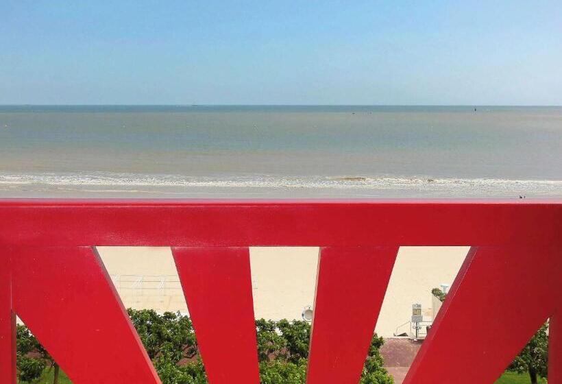 جناح جونيور مطلّ علي البحر, Mercure La Baule Majestic