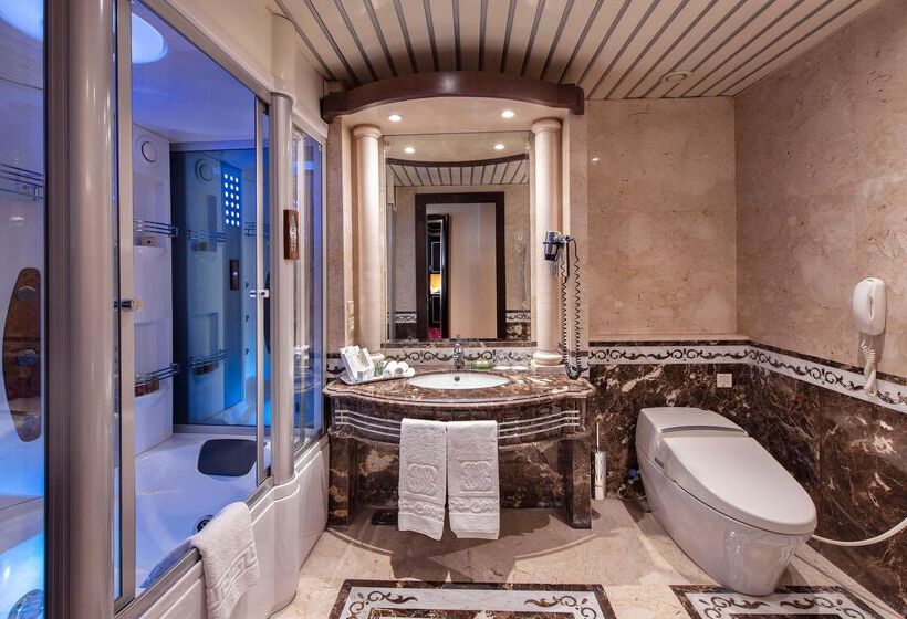 로얄 룸, Sonesta St. George Hotel Convention Center