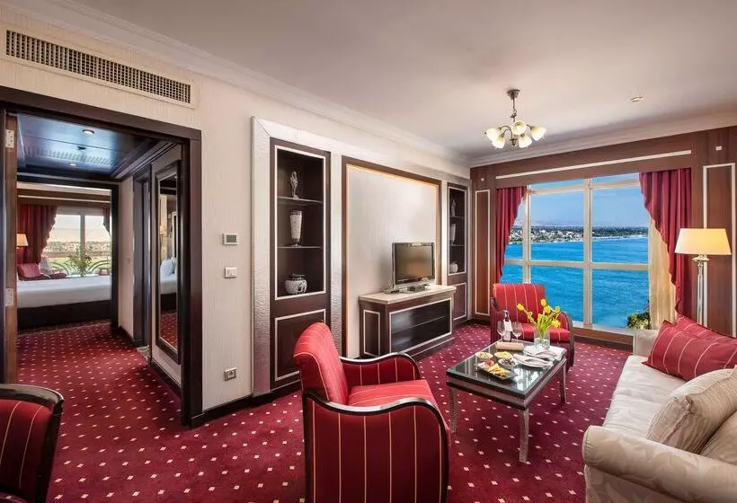 سوییت, Sonesta St. George Hotel Convention Center