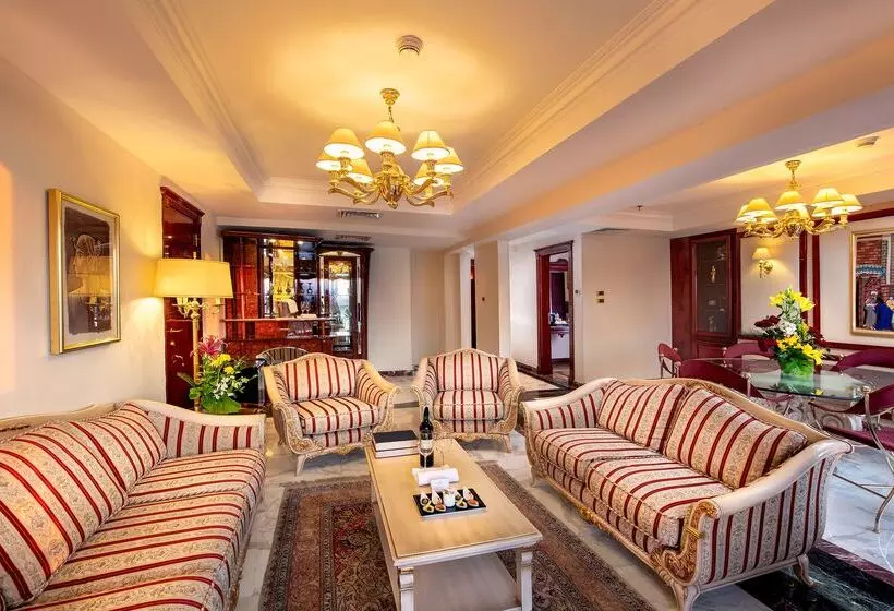 سوئیت رویال, Sonesta St. George Hotel Convention Center