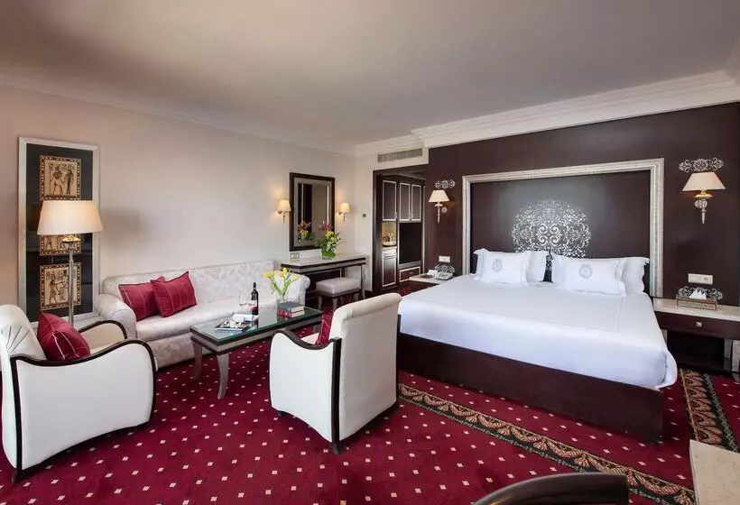 سوییت پرستیژ, Sonesta St. George Hotel Convention Center