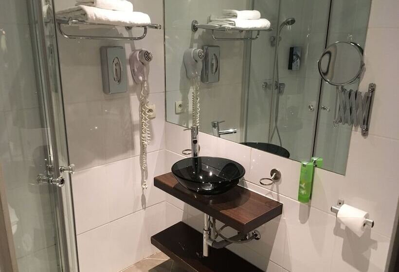 标准单人间, Tiercé