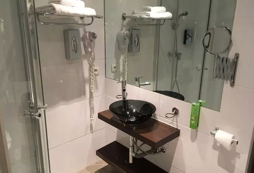 اتاق استاندارد یک نفره, Tiercé