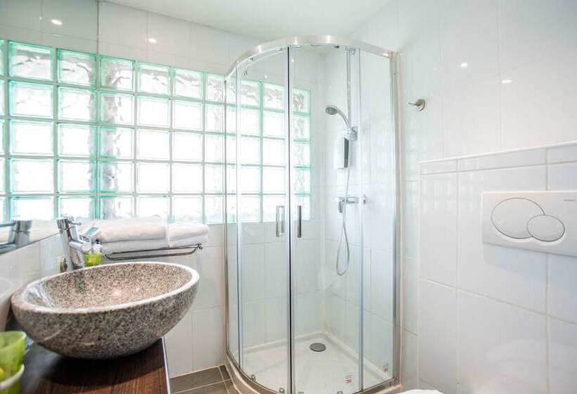 标准单人间, Tiercé