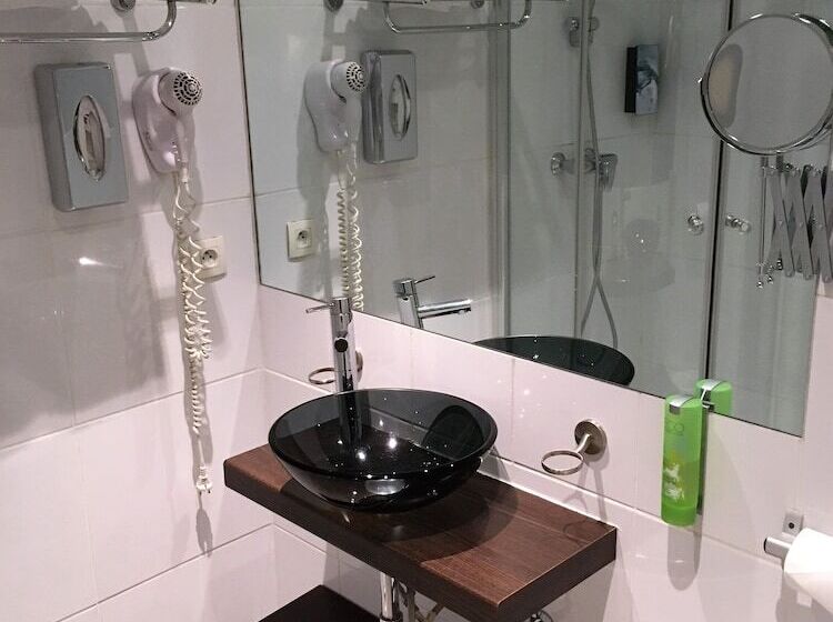 标准单人间, Tiercé