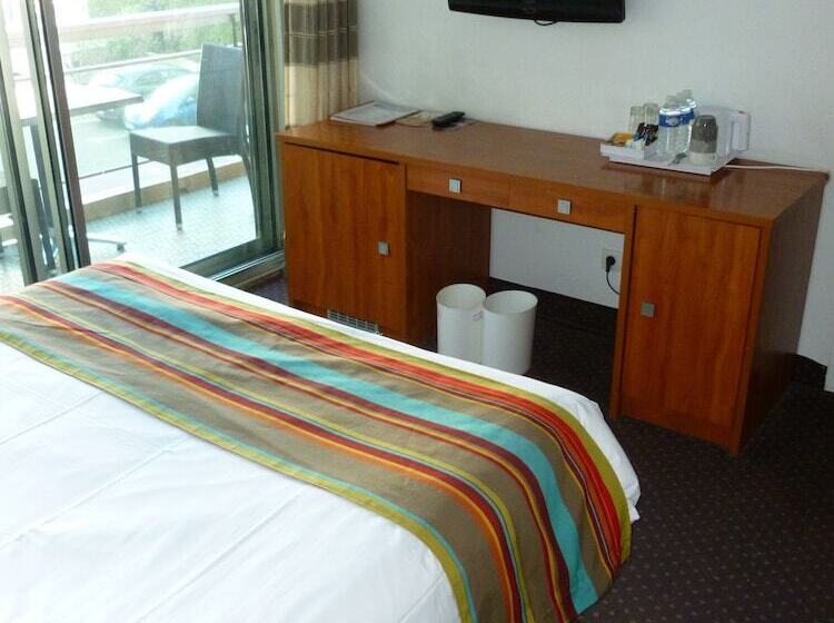 标准三人间, Tiercé