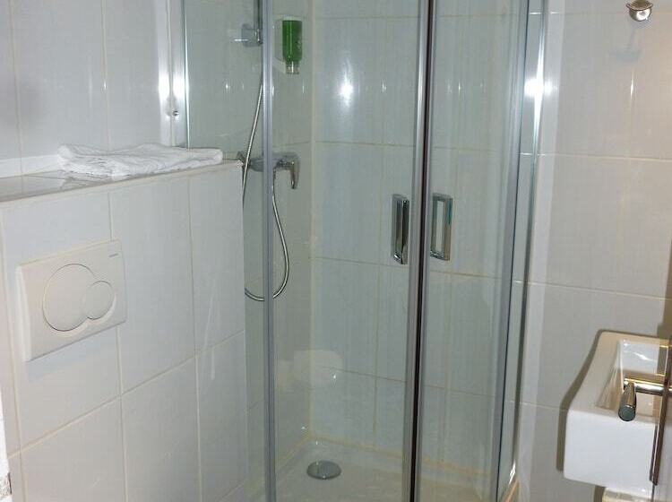 标准三人间, Tiercé