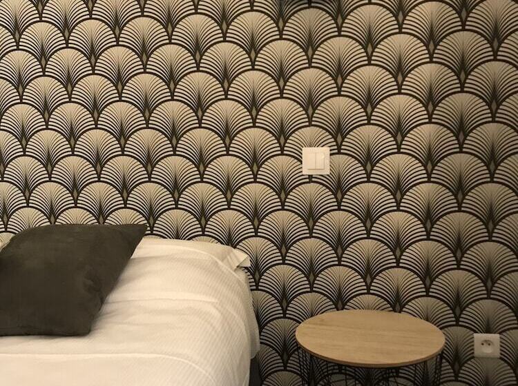 标准间, De La Loge