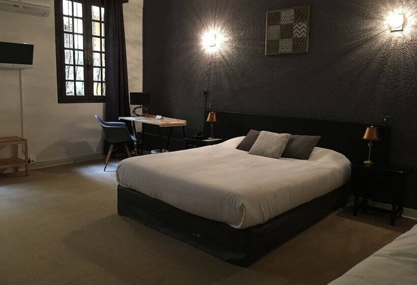 标准三人间, De La Loge