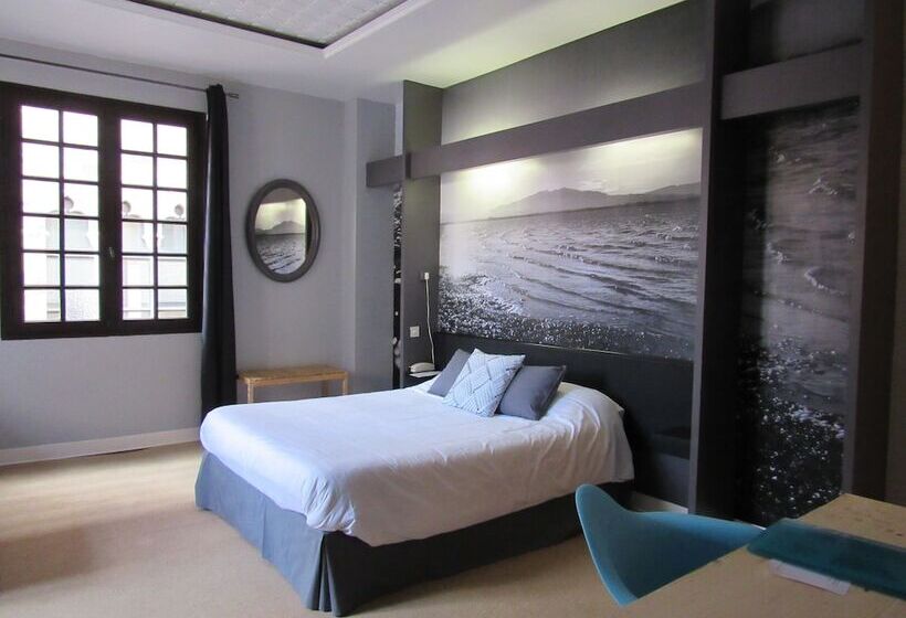 标准三人间, De La Loge