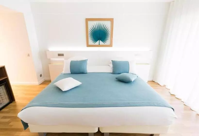 اتاق لوکس با چشم‌انداز دریا, Helios