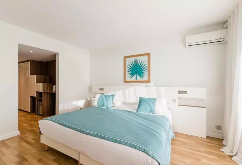 اتاق لوکس با چشم‌انداز دریا, Helios