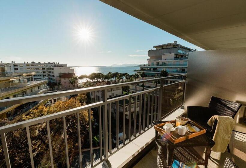 غرفة ديلوكس مطلّة علي البحر, Helios