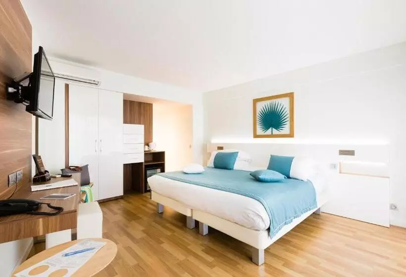 اتاق لوکس با چشم‌انداز دریا, Helios