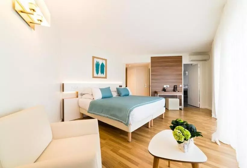 اتاق لوکس با چشم‌انداز دریا, Helios