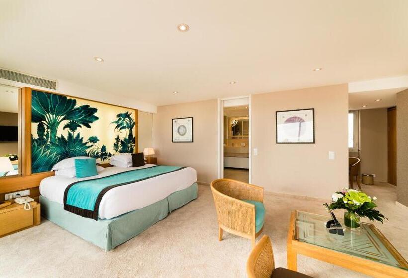 جناح جونيور مطلّ علي البحر, Helios