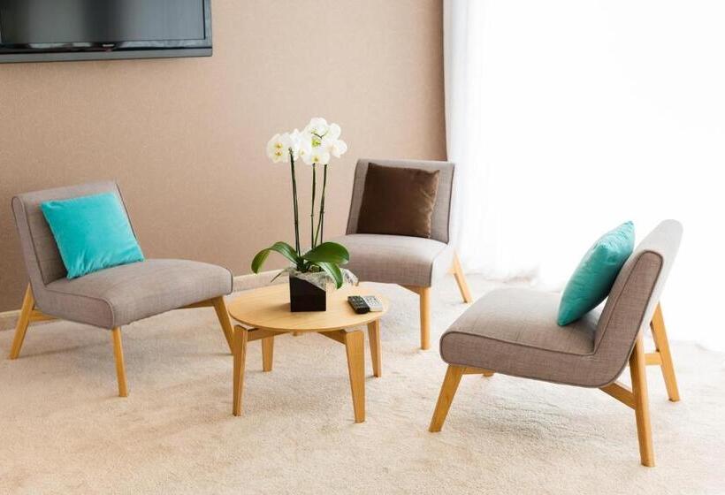 جناح جونيور مطلّ علي البحر, Helios