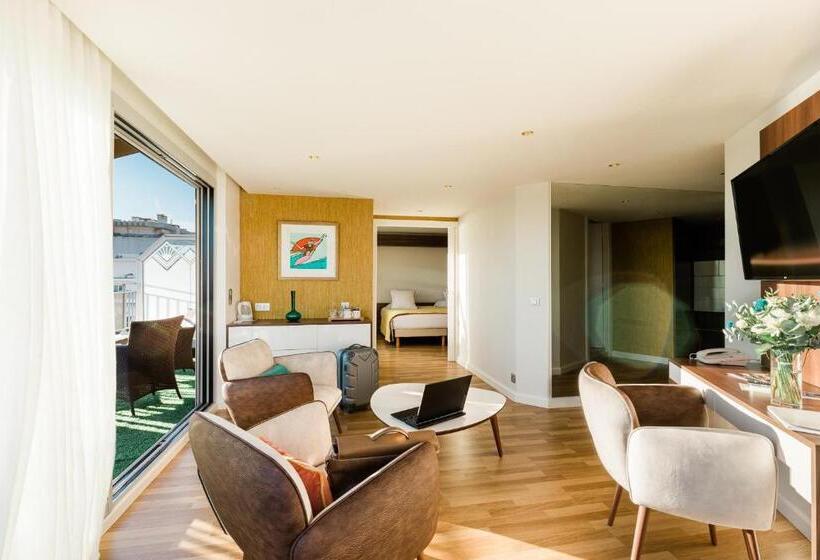 جناح مطلّ علي البحر, Helios