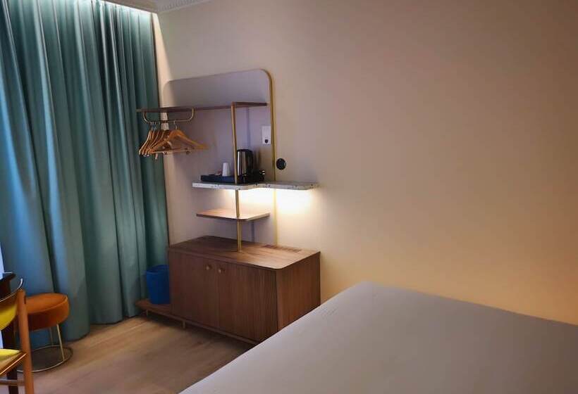 اتاق راحتی, Hôtel De La Paix