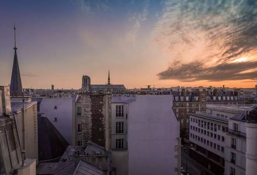 اتاق لوکس سه تخته, Les Bulles De Paris