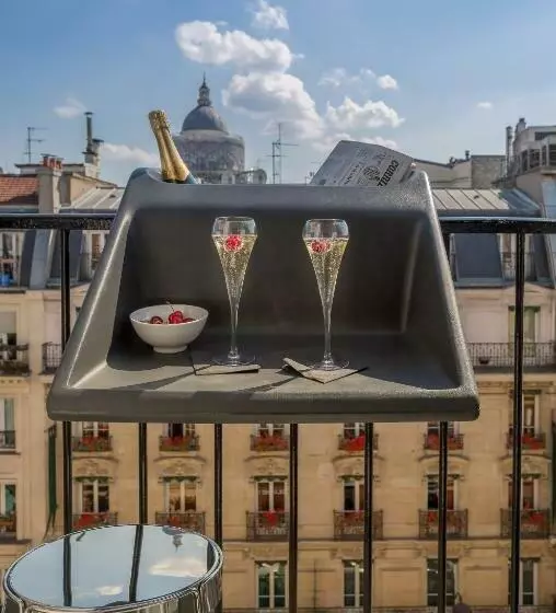 اتاق لوکس سه تخته, Les Bulles De Paris