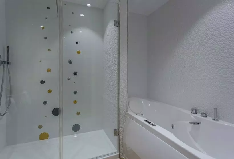 اتاق لوکس, Les Bulles De Paris