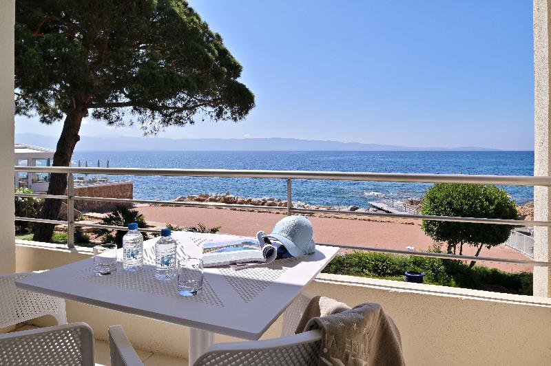 اتاق سوپریور با چشمانداز دریا, Restaurant Dolce Vita