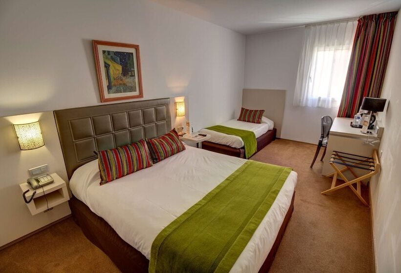 غرفة عائلية, Atrium Arles Centre