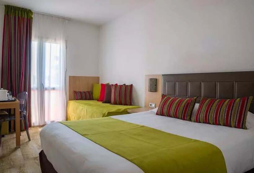 اتاق کلاسیک سه تخته, Mercure Arles Centre Arenes