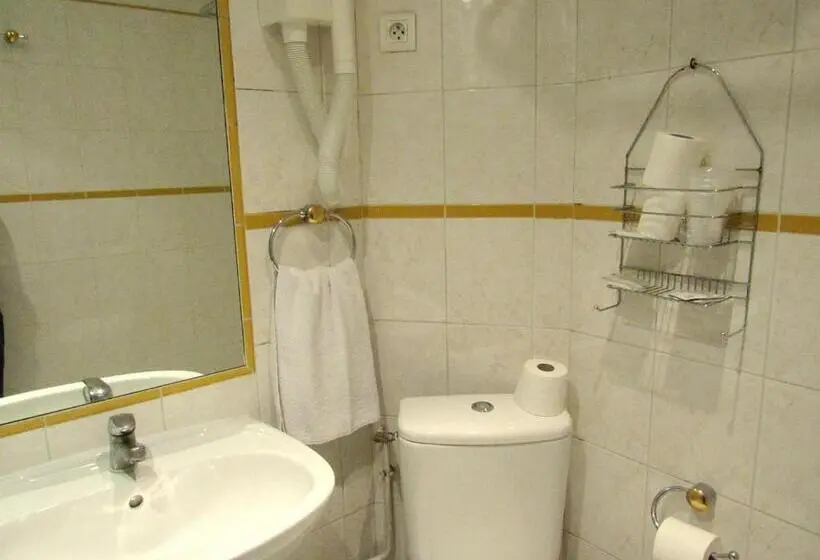 اتاق استاندارد سه نفره, Du Square D Anvers