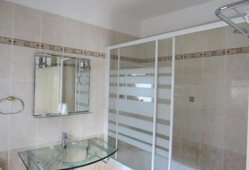 اتاق سوپریور سه تخته, Du Square D Anvers