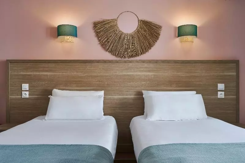 اتاق کلاب, Hôtel Kabanel By Happyculture