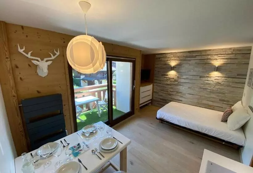 استودیوی استاندارد, Hôtel Rent