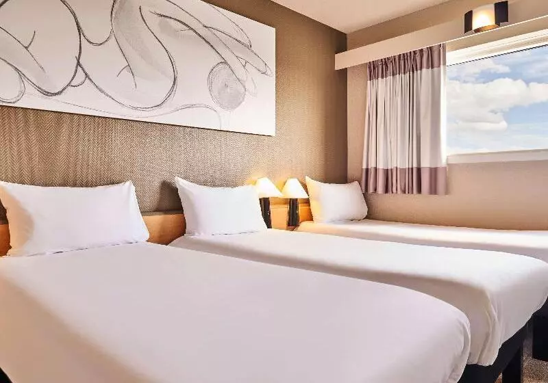Standard Triple Room, Ibis Paris Porte De Montreuil