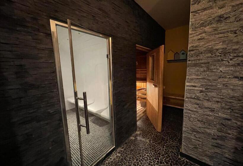 غرفة عائلية, Logis Hotel Center